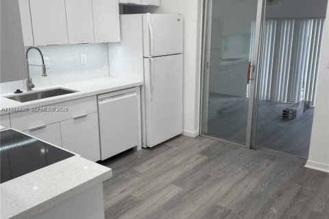 Casa en alquiler en Miami, Florida, 4 dormitorios, 139.35 m2 № 2047774 - foto 8