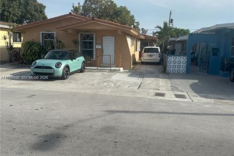 Casa en Miami, Florida 4 dormitorios, 139.35 m2 № 2047774