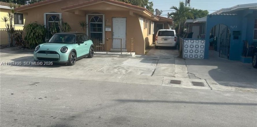 Casa en Miami, Florida 4 dormitorios, 139.35 m2 № 2047774