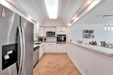 Купить кондоминиум в Санни-Айлс-Бич, Флорида 2 спальни, 139.82м2, № 1939721 - фото 3