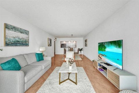 Купить кондоминиум в Санни-Айлс-Бич, Флорида 2 спальни, 139.82м2, № 1939721 - фото 7