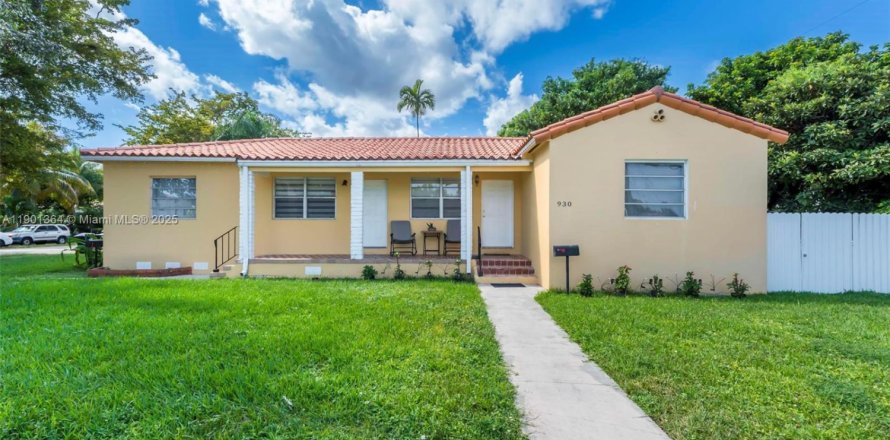House in West Miami, Florida 2 bedrooms, 153.75 sq.m. № 1953504
