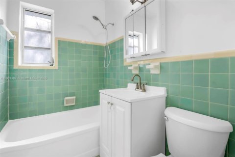 House in West Miami, Florida 2 bedrooms, 153.75 sq.m. № 1953504 - photo 14