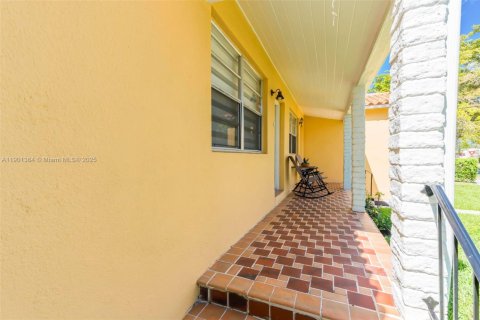 House in West Miami, Florida 2 bedrooms, 153.75 sq.m. № 1953504 - photo 20