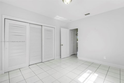 House in West Miami, Florida 2 bedrooms, 153.75 sq.m. № 1953504 - photo 13