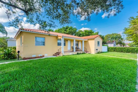 House in West Miami, Florida 2 bedrooms, 153.75 sq.m. № 1953504 - photo 19