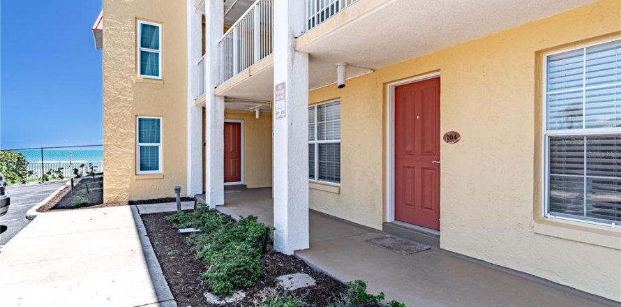 Condo in New Smyrna Beach, Florida, 2 bedrooms  № 1564422