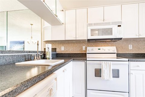 Condo in New Smyrna Beach, Florida, 2 bedrooms  № 1564422 - photo 26