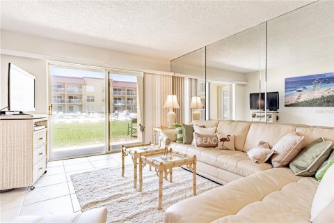 Condo in New Smyrna Beach, Florida, 2 bedrooms  № 1564422 - photo 7