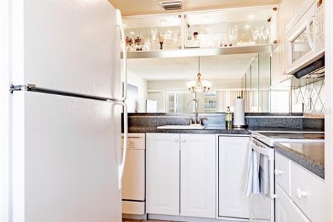 Condo in New Smyrna Beach, Florida, 2 bedrooms  № 1564422 - photo 29