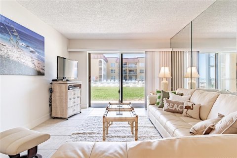 Condo in New Smyrna Beach, Florida, 2 bedrooms  № 1564422 - photo 8