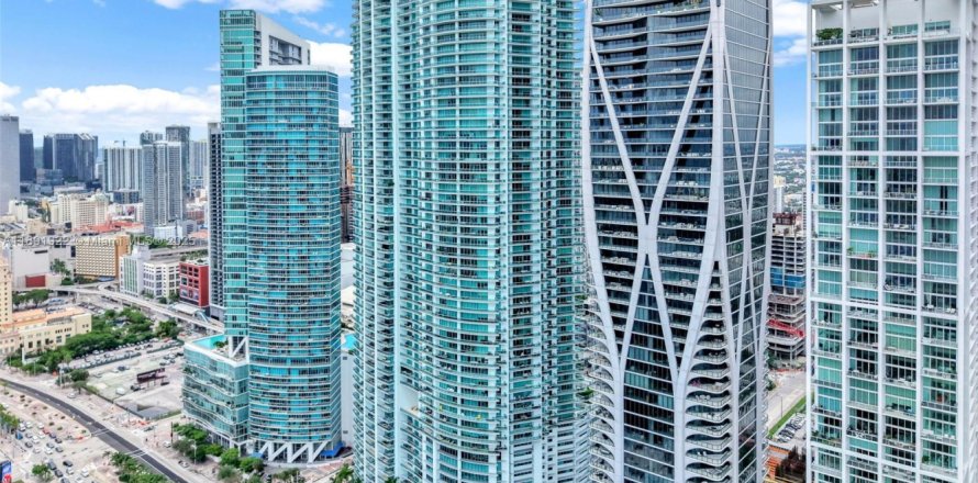 Кондоминиум с 3 спальнями в Майами, Флорида № 1943927