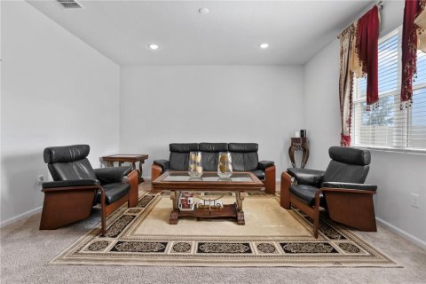 House in Davenport, Florida 5 bedrooms, 288.55 sq.m. № 1845296 - photo 5
