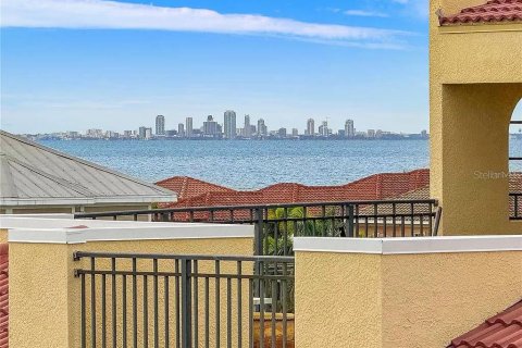Снять в аренду таунхаус в Аполло-Бич, Флорида 8 комнат, 285.67м2, № 2234542 - фото 4