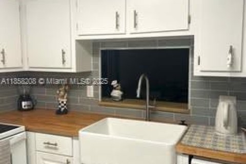 Condominio en venta en Lauderdale Lakes, Florida, 1 dormitorio, 77.57 m2 № 1882364 - foto 3