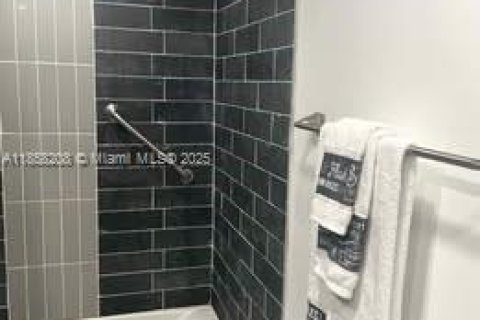 Condominio en venta en Lauderdale Lakes, Florida, 1 dormitorio, 77.57 m2 № 1882364 - foto 13