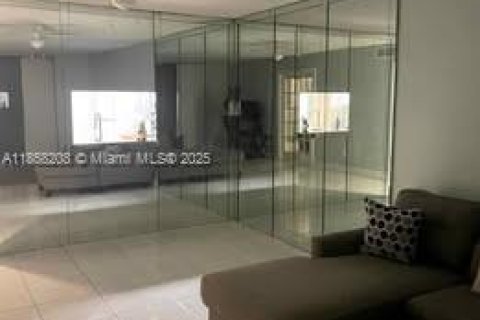Condominio en venta en Lauderdale Lakes, Florida, 1 dormitorio, 77.57 m2 № 1882364 - foto 6