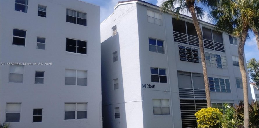 Condominio en Lauderdale Lakes, Florida, 1 dormitorio  № 1882364