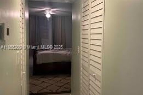 Condominio en venta en Lauderdale Lakes, Florida, 1 dormitorio, 77.57 m2 № 1882364 - foto 8