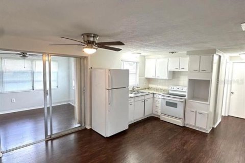 Villa ou maison à louer à Holiday, Floride: 2 chambres, 95.13 m2 № 2380545 - photo 6