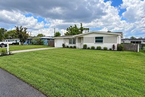 Villa ou maison à louer à Holiday, Floride: 2 chambres, 95.13 m2 № 2380545 - photo 2