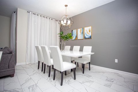 Townhouse in Davenport, Florida 4 bedrooms, 177.81 sq.m. № 1545340 - photo 9