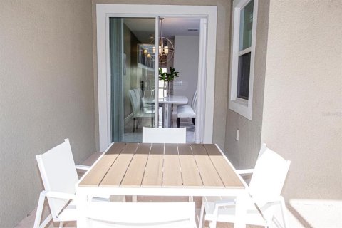 Townhouse in Davenport, Florida 4 bedrooms, 177.81 sq.m. № 1545340 - photo 18