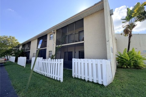 Condo in Cutler Bay, Florida, 2 bedrooms  № 1975226 - photo 17