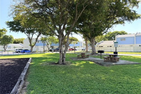 Condo in Cutler Bay, Florida, 2 bedrooms  № 1975226 - photo 8