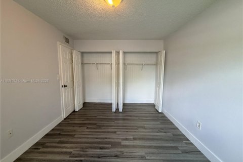 Condo in Cutler Bay, Florida, 2 bedrooms  № 1975226 - photo 15