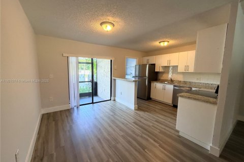 Condo in Cutler Bay, Florida, 2 bedrooms  № 1975226 - photo 10