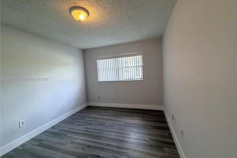 Condo in Cutler Bay, Florida, 2 bedrooms  № 1975226 - photo 14