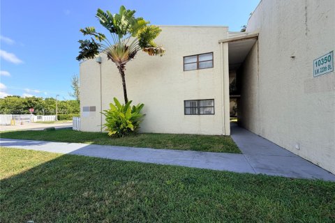 Condo in Cutler Bay, Florida, 2 bedrooms  № 1975226 - photo 3