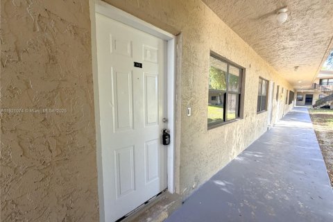 Condo in Cutler Bay, Florida, 2 bedrooms  № 1975226 - photo 2