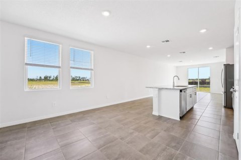 House in Zephyrhills, Florida 3 bedrooms, 140.56 sq.m. № 1801420 - photo 12