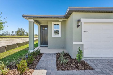 House in Zephyrhills, Florida 3 bedrooms, 140.56 sq.m. № 1801420 - photo 4