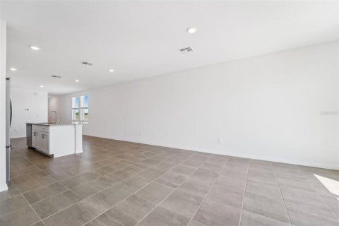 House in Zephyrhills, Florida 3 bedrooms, 140.56 sq.m. № 1801420 - photo 9