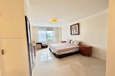 Copropriété à louer à Sunny Isles Beach, Floride: 2 chambres, 99.41 m2 № 2020117 - photo 17