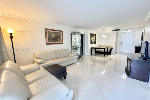 Copropriété à louer à Sunny Isles Beach, Floride: 2 chambres, 99.41 m2 № 2020117 - photo 5