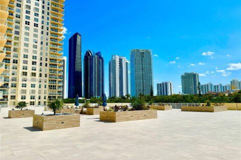 Copropriété à louer à Sunny Isles Beach, Floride: 2 chambres, 99.41 m2 № 2020117 - photo 26