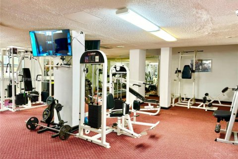 Copropriété à louer à Sunny Isles Beach, Floride: 2 chambres, 99.41 m2 № 2020117 - photo 29