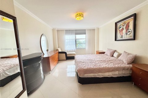 Copropriété à louer à Sunny Isles Beach, Floride: 2 chambres, 99.41 m2 № 2020117 - photo 11