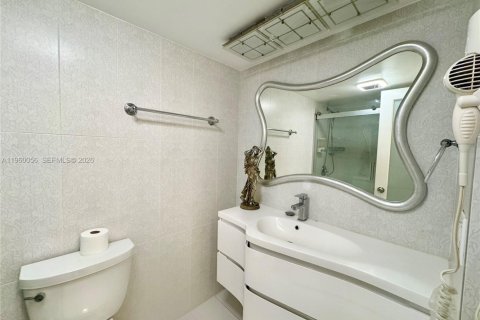 Copropriété à louer à Sunny Isles Beach, Floride: 2 chambres, 99.41 m2 № 2020117 - photo 21