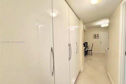 Copropriété à louer à Sunny Isles Beach, Floride: 2 chambres, 99.41 m2 № 2020117 - photo 15