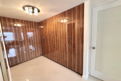 Copropriété à louer à Sunny Isles Beach, Floride: 2 chambres, 99.41 m2 № 2020117 - photo 14