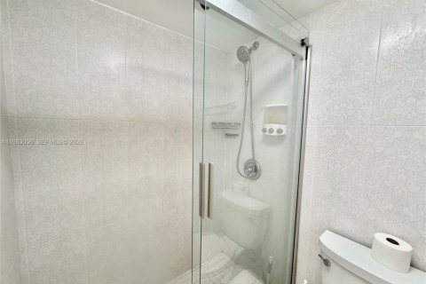 Copropriété à louer à Sunny Isles Beach, Floride: 2 chambres, 99.41 m2 № 2020117 - photo 22