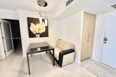 Copropriété à louer à Sunny Isles Beach, Floride: 2 chambres, 99.41 m2 № 2020117 - photo 7