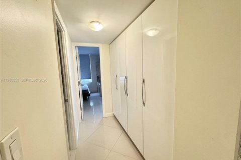 Copropriété à louer à Sunny Isles Beach, Floride: 2 chambres, 99.41 m2 № 2020117 - photo 16