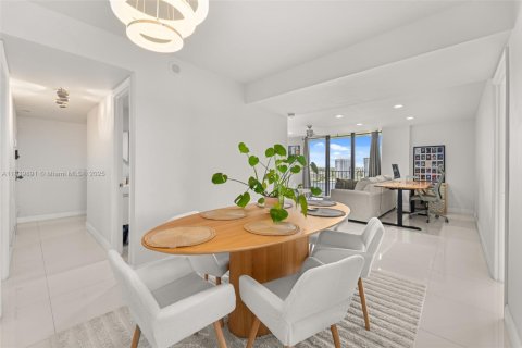 Copropriété à vendre à Aventura, Floride: 2 chambres, 122.82 m2 № 1978861 - photo 8