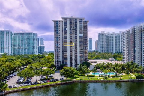 Copropriété à vendre à Aventura, Floride: 2 chambres, 122.82 m2 № 1978861 - photo 3